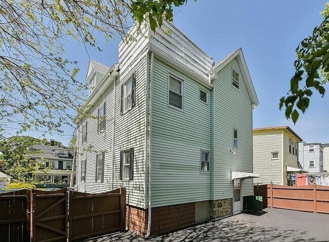 23 Fairmont St in Malden, MA - Building Photo - Building Photo