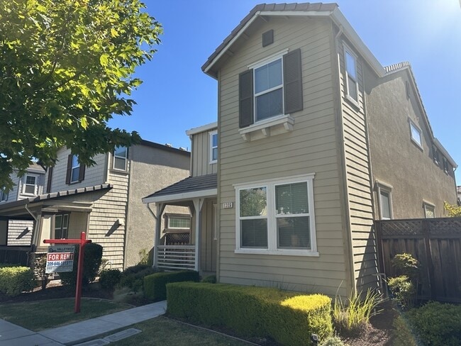 1086 S Walcott Ave in Tracy, CA - Foto de edificio - Building Photo