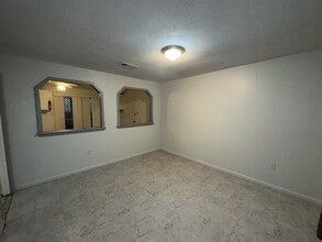 5680 Queen Mary Ln in Jackson, MS - Building Photo - Building Photo