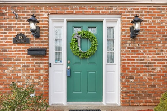 105 Dean St in Stamford, CT - Building Photo - Building Photo