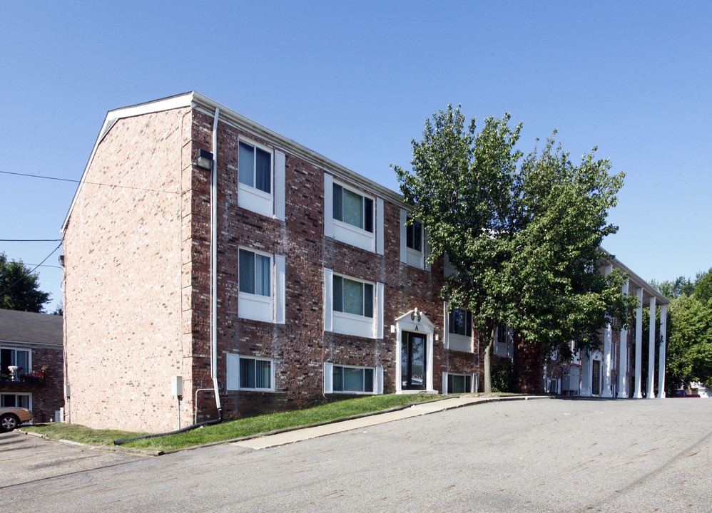 White Oaks Apartments in Massillon, OH - Building Photo