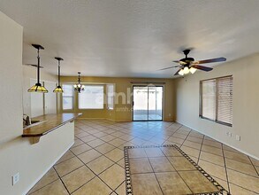 5453 N 77th Ln in Glendale, AZ - Foto de edificio - Building Photo