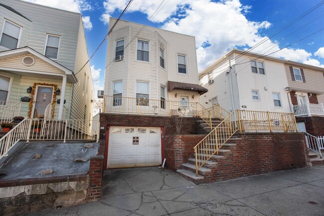 48 E 48th St in Bayonne, NJ - Building Photo - Building Photo