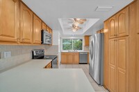 15460 SW 82nd Ct in Palmetto Bay, FL - Foto de edificio - Building Photo