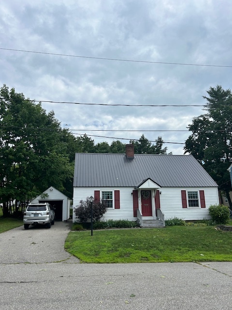 19 Manley St in Augusta, ME - Foto de edificio