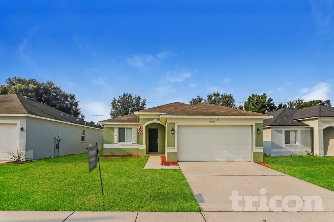 11813 Brenford Crest Dr in Riverview, FL - Building Photo