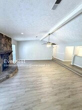 8572 Glenwoods Dr in Riverdale, GA - Building Photo - Building Photo