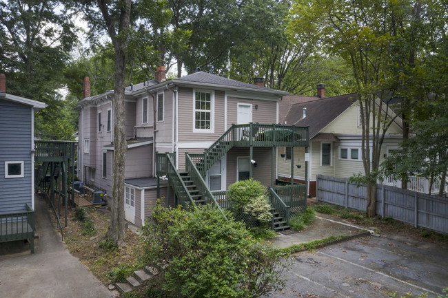 852 Monroe Dr NE in Atlanta, GA - Foto de edificio - Building Photo