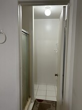 5460 White Oak Ave, Unit J203 in Encino, CA - Foto de edificio - Building Photo