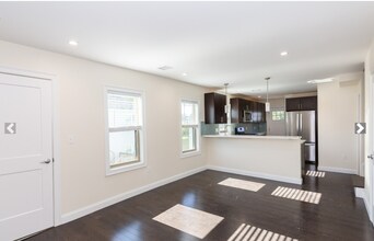 39 Harvard St, Unit 1 in Medford, MA - Foto de edificio - Building Photo