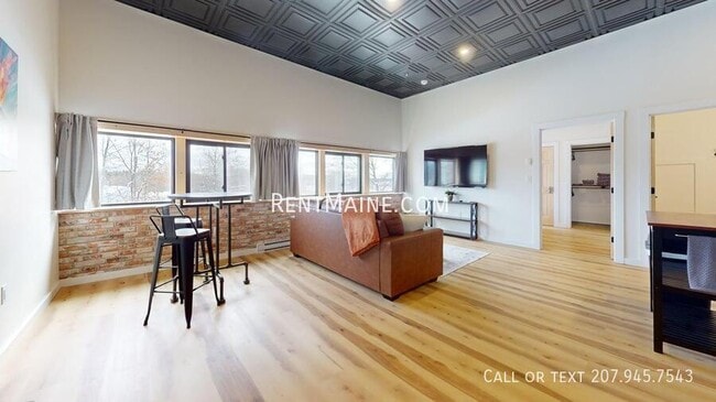 113 N Lancey St in Pittsfield, ME - Foto de edificio - Building Photo