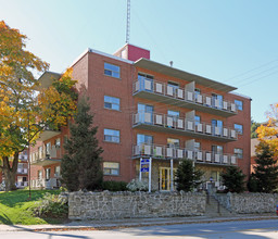 Lawren Manor in Hamilton, ON - Building Photo - Primary Photo