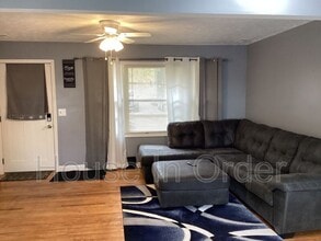 64 Valentine St in East Flat Rock, NC - Building Photo - Building Photo