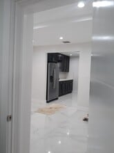 2379 NW 102nd St in Miami, FL - Foto de edificio - Building Photo