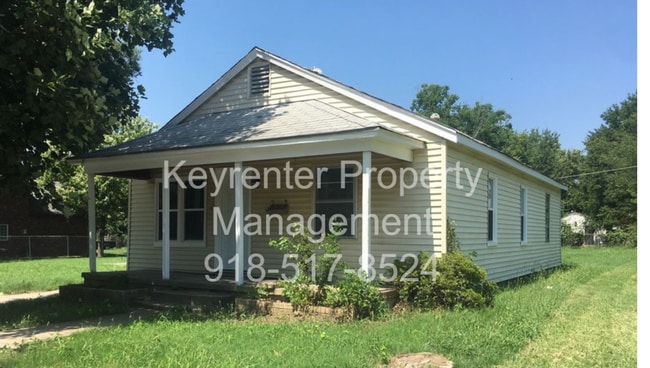 property at 715 E Queen Pl