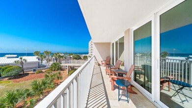 7205 Thomas Dr in Panama City Beach, FL - Foto de edificio - Building Photo