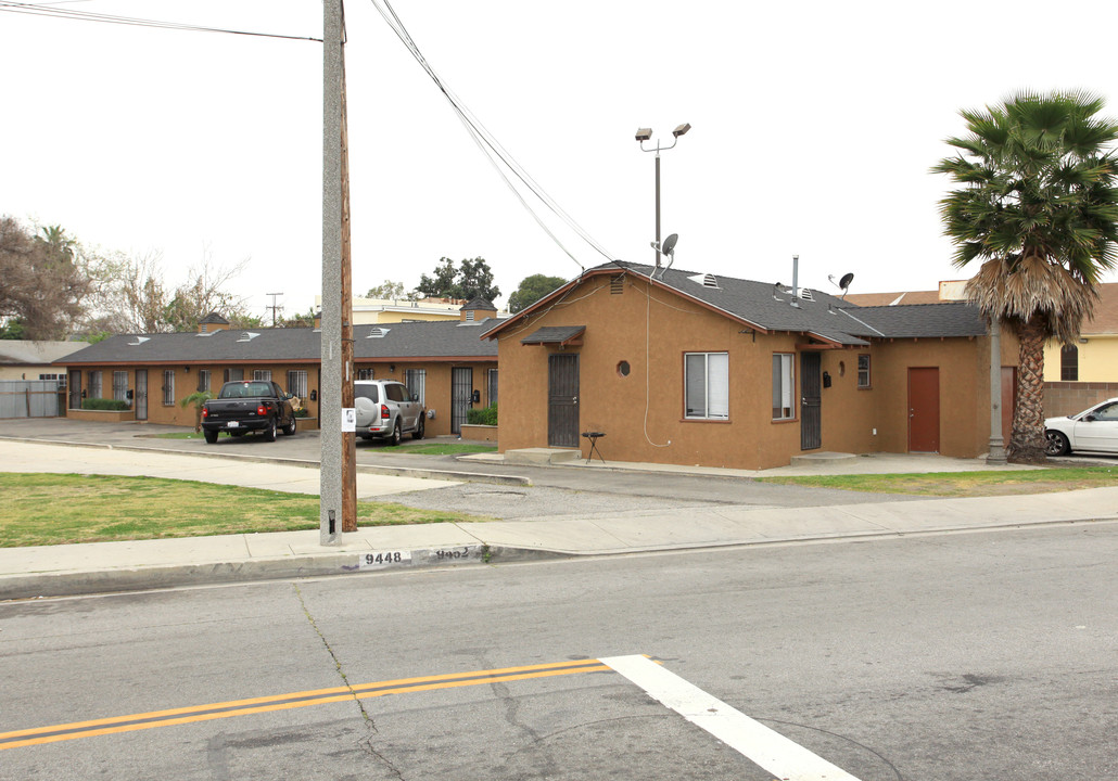 9446 Pacific Ave in Bellflower, CA - Foto de edificio