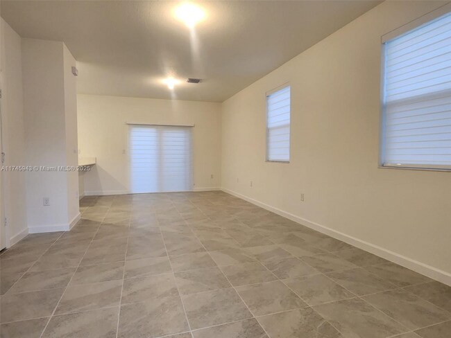 2883 SE 25th Ter in Homestead, FL - Building Photo - Building Photo