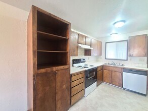 2410 E Queen Ave-Unit -2414 in Spokane, WA - Building Photo - Building Photo