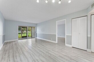 9370 SW 8th St in Boca Raton, FL - Building Photo - Building Photo