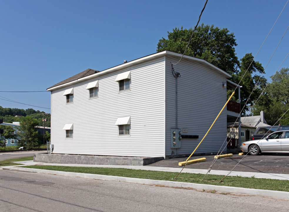 2440 S Mill St in Kansas City, KS - Foto de edificio