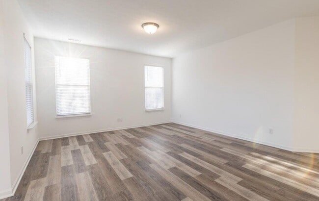 8060 Clarks Creek Ct in Avon, IN - Building Photo - Building Photo