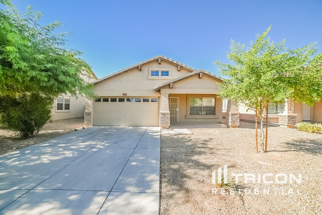 3326 W St Anne Ave in Phoenix, AZ - Building Photo