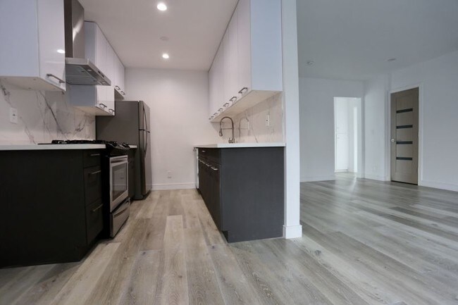 5427 Carlton Way-Unit -203 in Los Angeles, CA - Building Photo - Building Photo