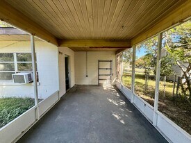 5205 9th St in Zephyrhills, FL - Building Photo