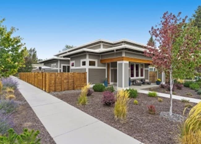 63367 NW Clearstone Dr in Bend, OR - Building Photo - Building Photo