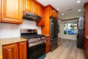 1099 Bradford Dr in Sunnyvale, CA - Building Photo