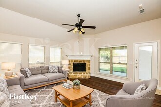 826 Graham Dr in Burleson, TX - Building Photo - Building Photo
