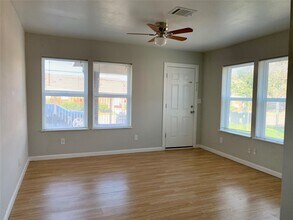 5024 Jefferson St in Houston, TX - Building Photo - Building Photo