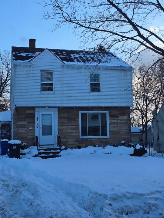 8610 Rosewood Ave in Cleveland, OH - Building Photo