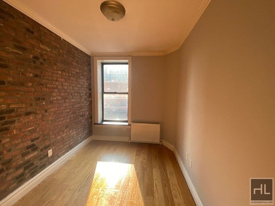 East 5th Street in New York, NY - Building Photo
