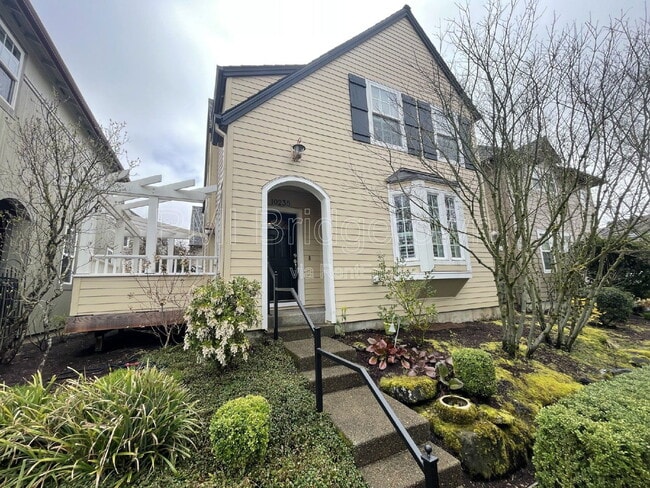 10235 NW Edgewood Dr in Portland, OR - Building Photo - Building Photo