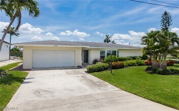 5609 De Soto Ct in Cape Coral, FL - Foto de edificio - Building Photo
