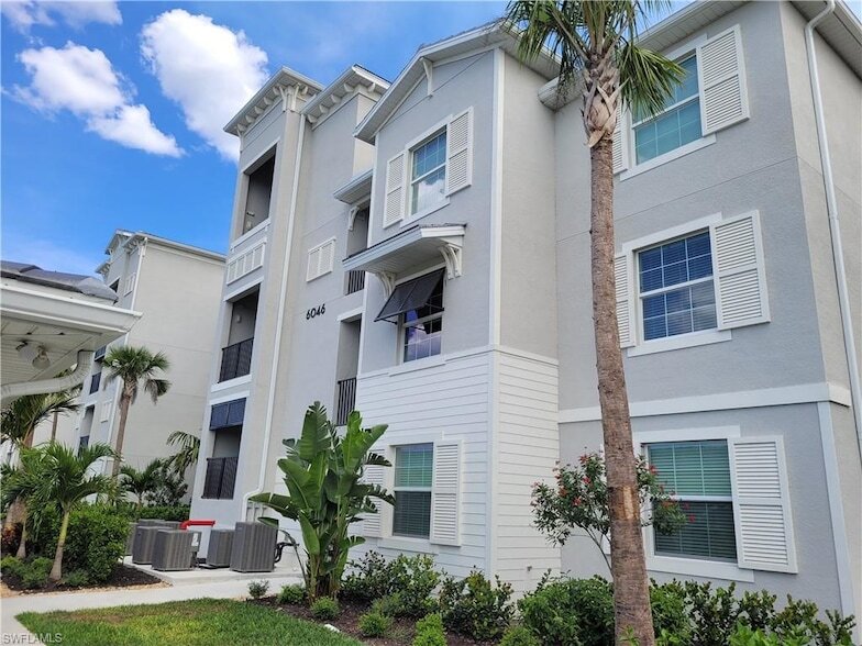 6046 National Blvd in Ave Maria, FL - Foto de edificio