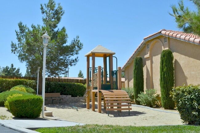 Desert Breeze Apartments in Hesperia, CA - Building Photo - Building Photo