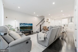 1668 Bandit Loop in Reston, VA - Building Photo - Building Photo