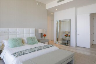 2675 S Bayshore Dr, Unit 1103S in Miami, FL - Building Photo - Building Photo