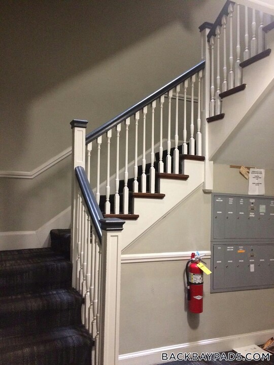 16 Clearway St in Boston, MA - Building Photo