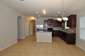 404 Fistral Dr in Hutto, TX - Foto de edificio - Building Photo