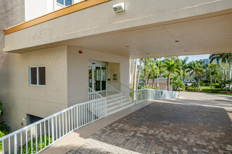 Club at Naples Clay in Naples, FL - Foto de edificio - Building Photo