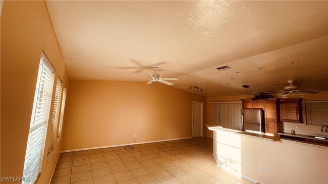 1412 NE 9th Pl in Cape Coral, FL - Foto de edificio - Building Photo