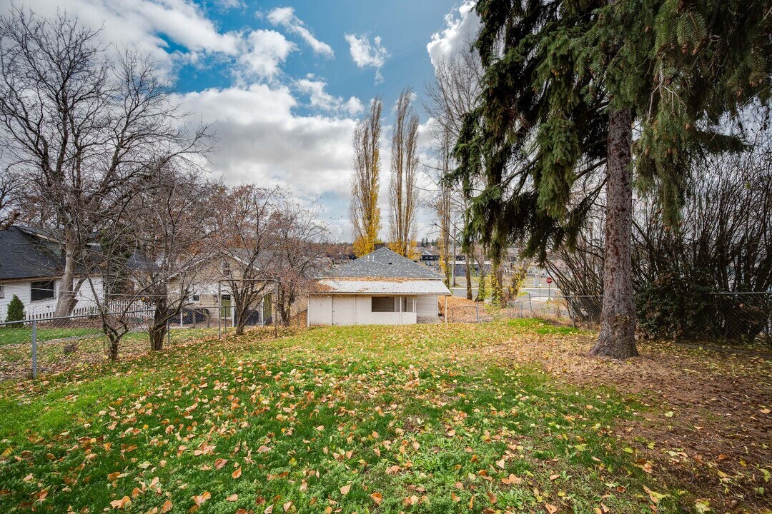 724 W A St in Moscow, ID - Building Photo