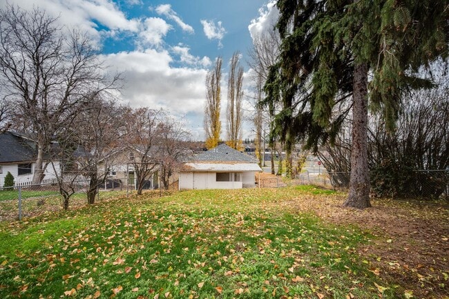 property at 724 W A St