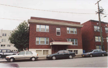 Kaye Manor Apartments in Portland, OR - Building Photo - Building Photo