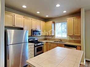 1292 Alpine Lakes St SE in Salem, OR - Foto de edificio - Building Photo