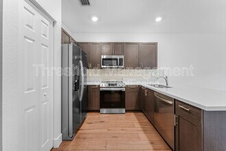 4676 Caspian Way in Davie, FL - Foto de edificio - Building Photo